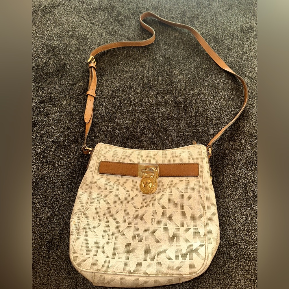 Cross body Michel Kors purse.
